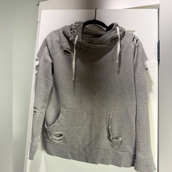 Chelsea DeBoer Lily & Lottie Grey distressed hoodie size XS - Picture 1 of 3